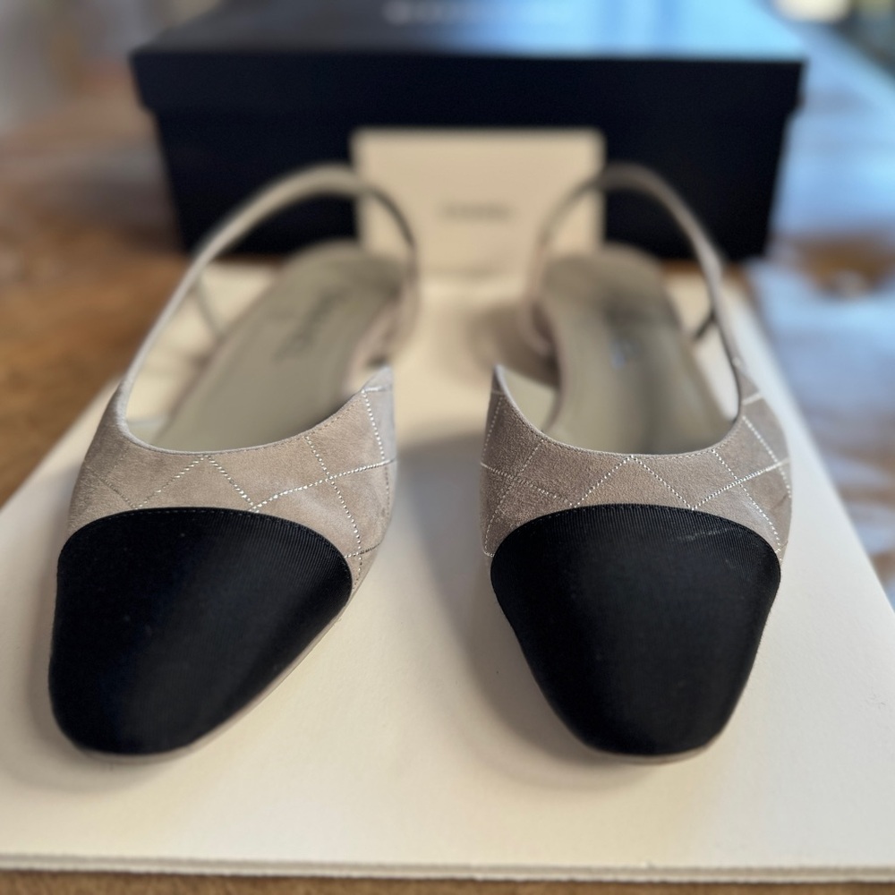 CHANEL Women's Black and gray slingback flats - Picture 5 of 7